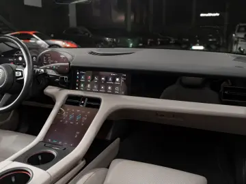 PORSCHE Taycan RWD Ambient VENT PANO 21