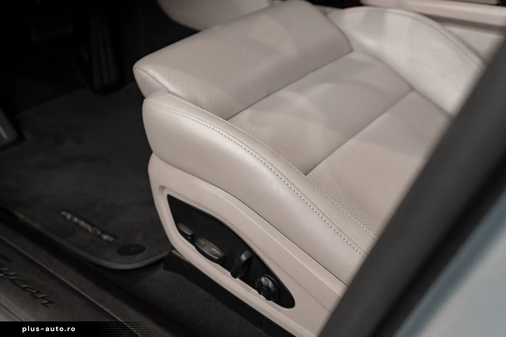 PORSCHE Taycan RWD Ambient VENT PANO 21