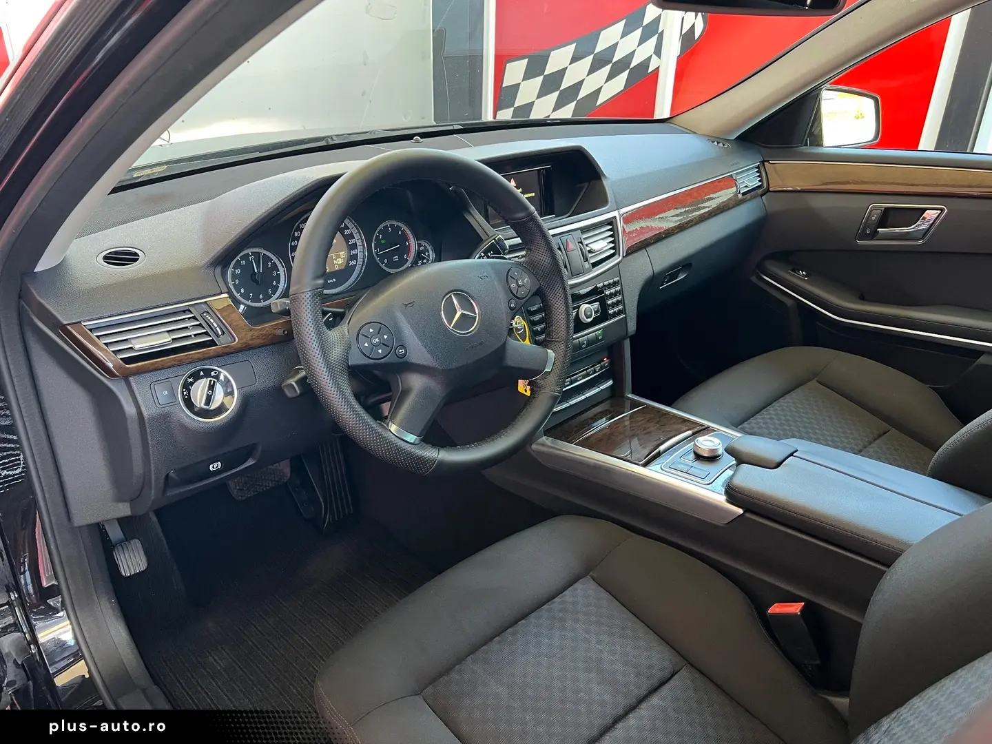 Mercedes-Benz E 220 D T-Modell Aut.