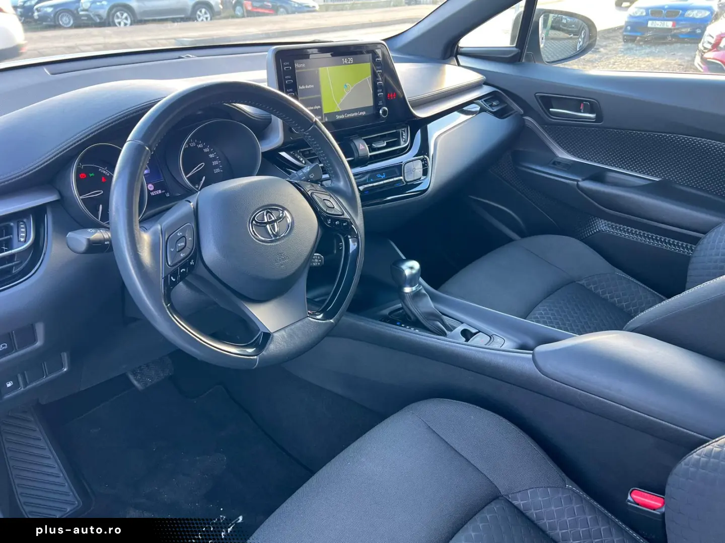 Toyota C-HR Hybrid Style Selection