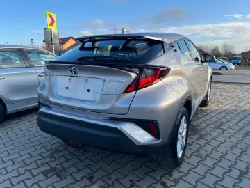 Toyota C-HR Hybrid Style Selection