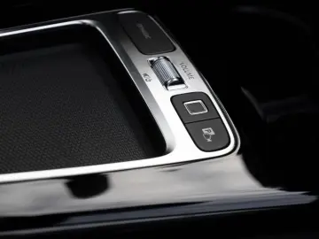 MERCEDES-BENZ CLA 220 d AMG-Advanced ILS Pano AHK 360