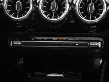 MERCEDES-BENZ CLA 220 d AMG-Advanced ILS Pano AHK 360