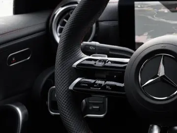 MERCEDES-BENZ CLA 220 d AMG-Advanced ILS Pano AHK 360