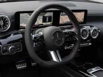 MERCEDES-BENZ CLA 220 d AMG-Advanced ILS Pano AHK 360