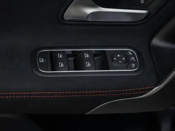 MERCEDES-BENZ CLA 220 d AMG-Advanced ILS Pano AHK 360