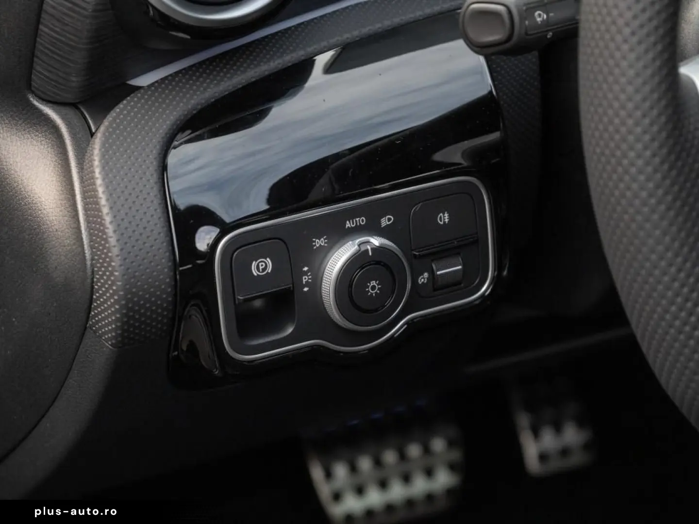 MERCEDES-BENZ CLA 220 d AMG-Advanced ILS Pano AHK 360