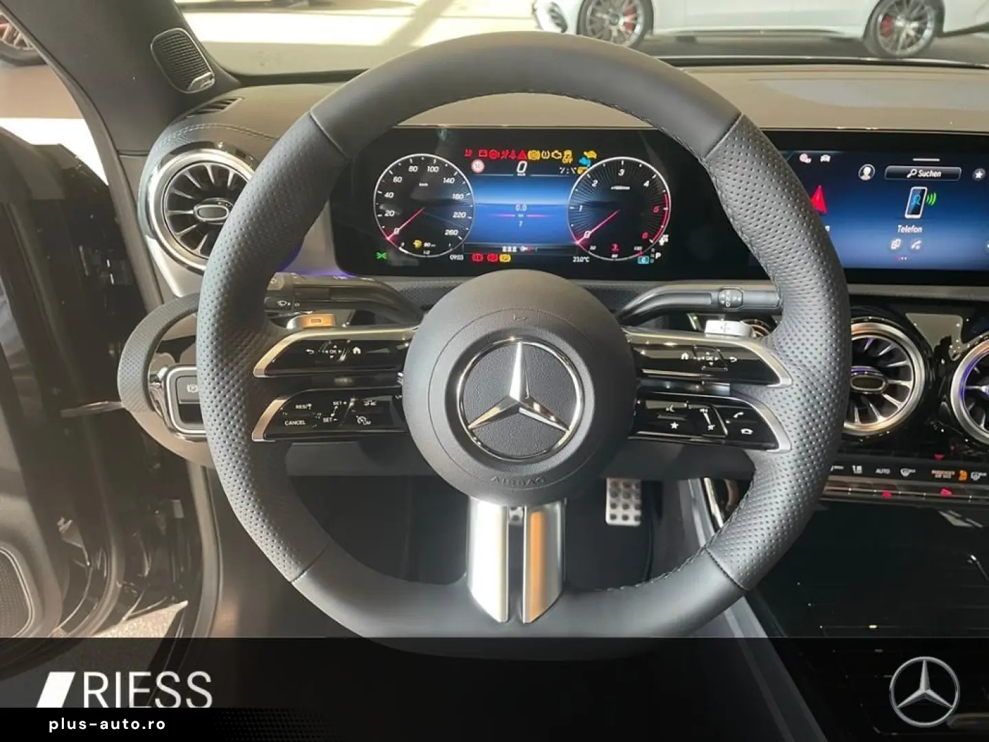 MERCEDES-BENZ CLA 220 d AMG PANO AHK HUD DISTR KEYL 360