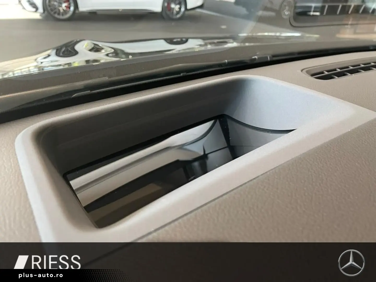 MERCEDES-BENZ CLA 220 d AMG PANO AHK HUD DISTR KEYL 360