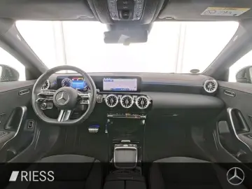 MERCEDES-BENZ CLA 200 d AMG Sport Night LED Pano Ambi