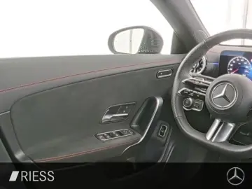 MERCEDES-BENZ CLA 200 d AMG Sport Night LED Pano Ambi