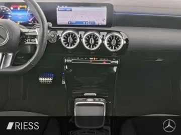 MERCEDES-BENZ CLA 200 d AMG Sport Night LED Pano Ambi