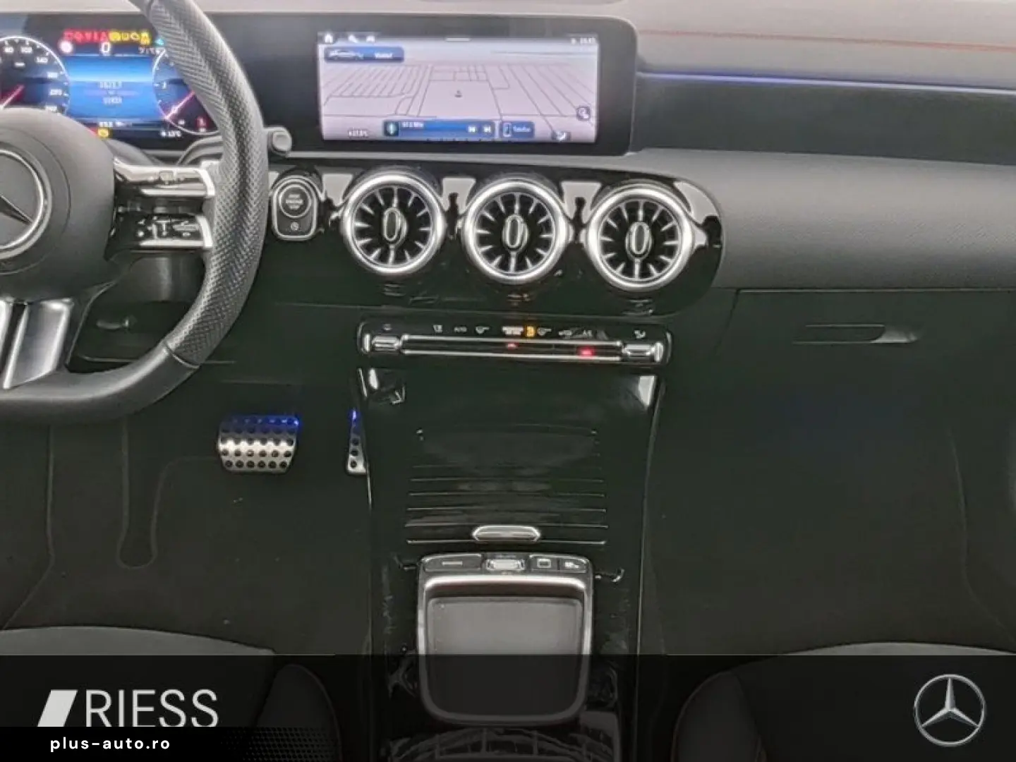 MERCEDES-BENZ CLA 200 d AMG Sport Night LED Pano Ambi