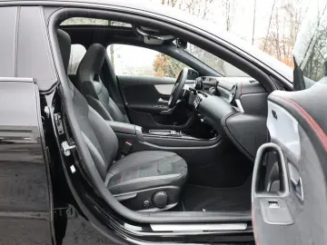 MERCEDES-BENZ CLA 200 d Coupé AMG-Sport LED 360 Pano Night