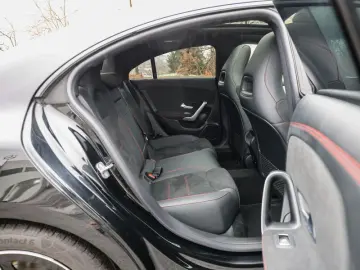 MERCEDES-BENZ CLA 200 d Coupé AMG-Sport LED 360 Pano Night