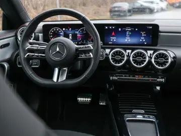 MERCEDES-BENZ CLA 200 d Coupé AMG-Sport LED 360 Pano Night