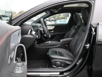 MERCEDES-BENZ CLA 200 d Coupé AMG-Sport LED 360 Pano Night