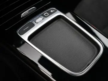 MERCEDES-BENZ CLA 200 d Coupé AMG-Sport LED 360 Pano Night