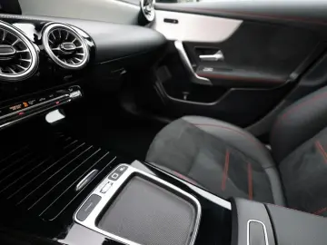 MERCEDES-BENZ CLA 200 d Coupé AMG-Sport LED 360 Pano Night