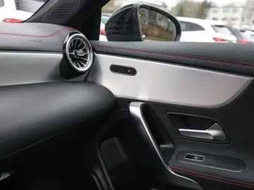 MERCEDES-BENZ CLA 200 d Coupé AMG-Sport LED 360 Pano Night