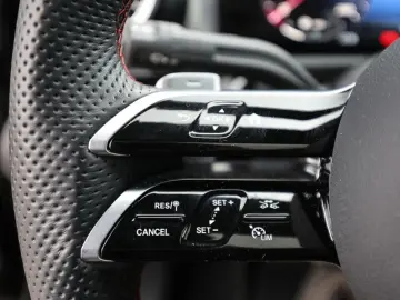 MERCEDES-BENZ CLA 200 d Coupé AMG-Sport LED 360 Pano Night