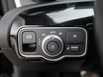 MERCEDES-BENZ CLA 200 d Coupé AMG-Sport LED 360 Pano Night