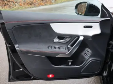 MERCEDES-BENZ CLA 200 d Coupé AMG-Sport LED 360 Pano Night