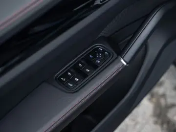 PORSCHE Cayenne S Platinum Edition