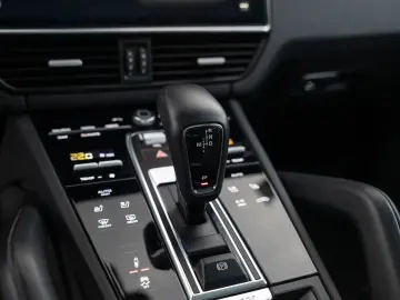 PORSCHE Cayenne S Platinum Edition