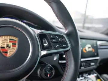 PORSCHE Cayenne S Platinum Edition