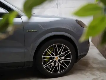 PORSCHE Cayenne E-Hybrid