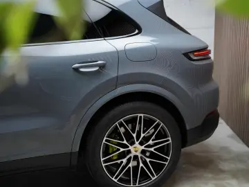 PORSCHE Cayenne E-Hybrid