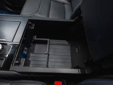 TOYOTA Tundra PLATINUM 3.4L V6 4x4  100%Options 19%VAT