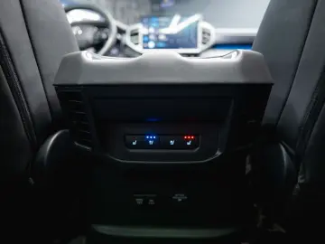 TOYOTA Tundra PLATINUM 3.4L V6 4x4  100%Options 19%VAT