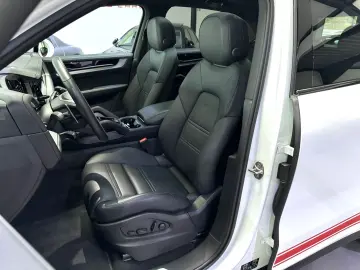 PORSCHE CAYENNE E-HYBRID