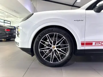 PORSCHE CAYENNE E-HYBRID