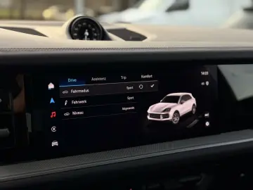 PORSCHE Cayenne E-Hybrid