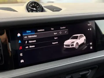 PORSCHE Cayenne E-Hybrid