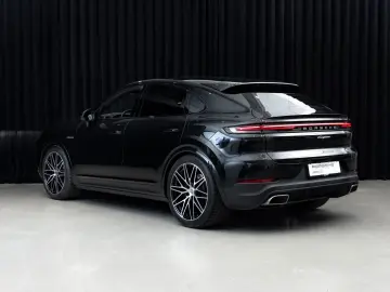 PORSCHE Cayenne Coupe E-Hybrid