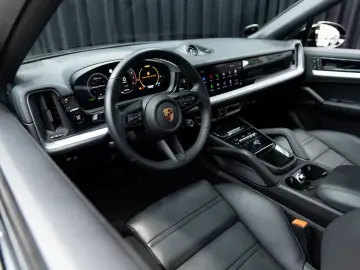 PORSCHE Cayenne Coupe E-Hybrid