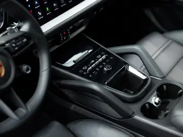 PORSCHE Cayenne Coupe E-Hybrid