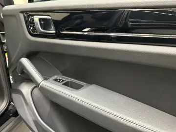 PORSCHE Cayenne  1. HAND PANORAMADACH