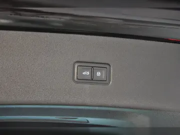 AUDI Q8 S-Line 50TDI quattro HUD Standh 22