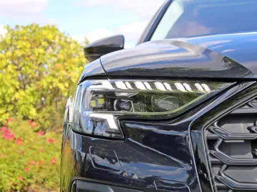 AUDI A8 60TFSIe qu S LINE BLACK PANO HUD DIGMATRIX TV