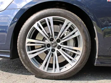 AUDI A8 60TFSIe qu S LINE BLACK PANO HUD DIGMATRIX TV