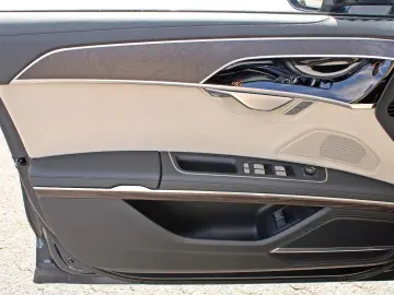 AUDI A8 60TFSIe qu S LINE BLACK PANO HUD DIGMATRIX TV