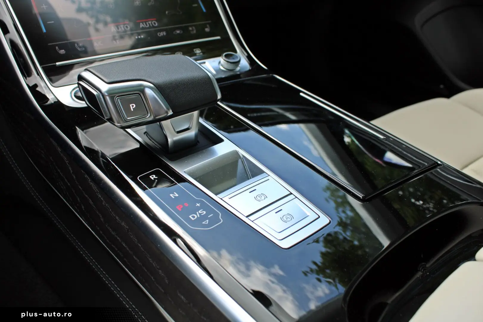 AUDI A8 60TFSIe qu S LINE BLACK PANO HUD DIGMATRIX TV