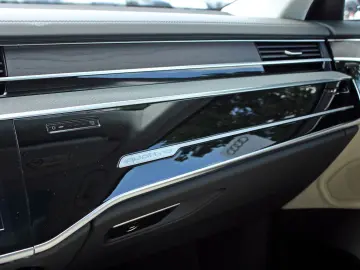 AUDI A8 60TFSIe qu S LINE BLACK PANO HUD DIGMATRIX TV