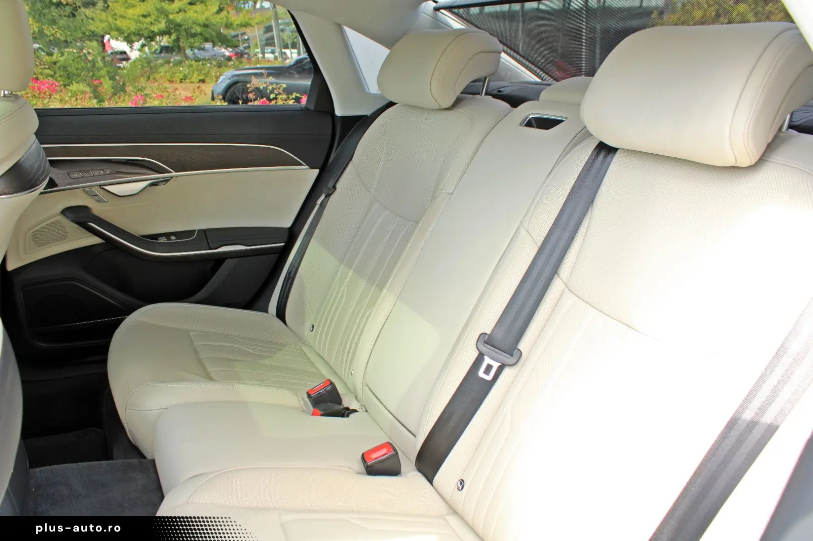 AUDI A8 60TFSIe qu S LINE BLACK PANO HUD DIGMATRIX TV