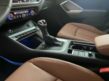 AUDI Q3 Sportback S line 40 TFSI quattro PANO AHK ACC